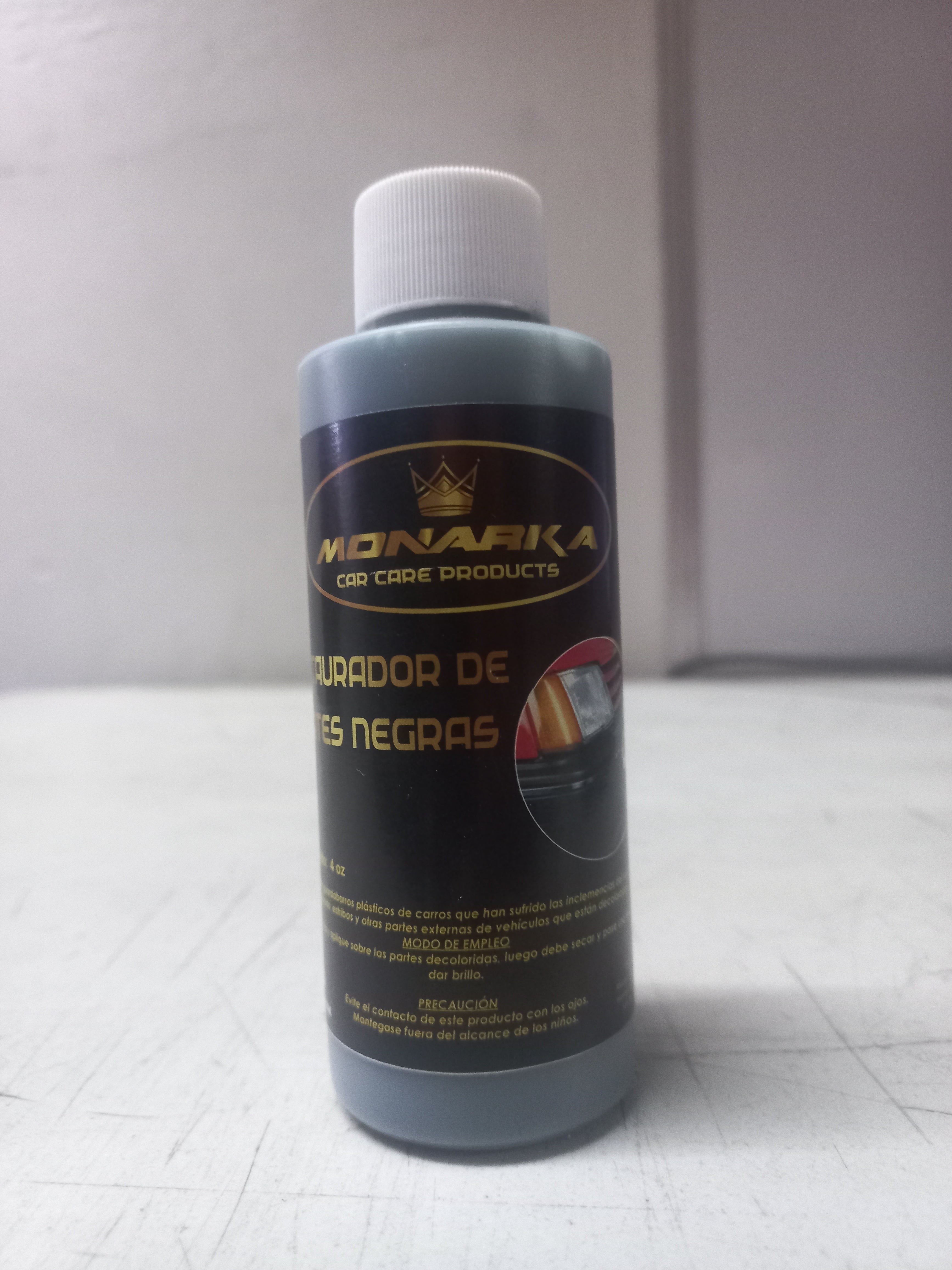 Restaurador de Partes Negras Monarka 120ml