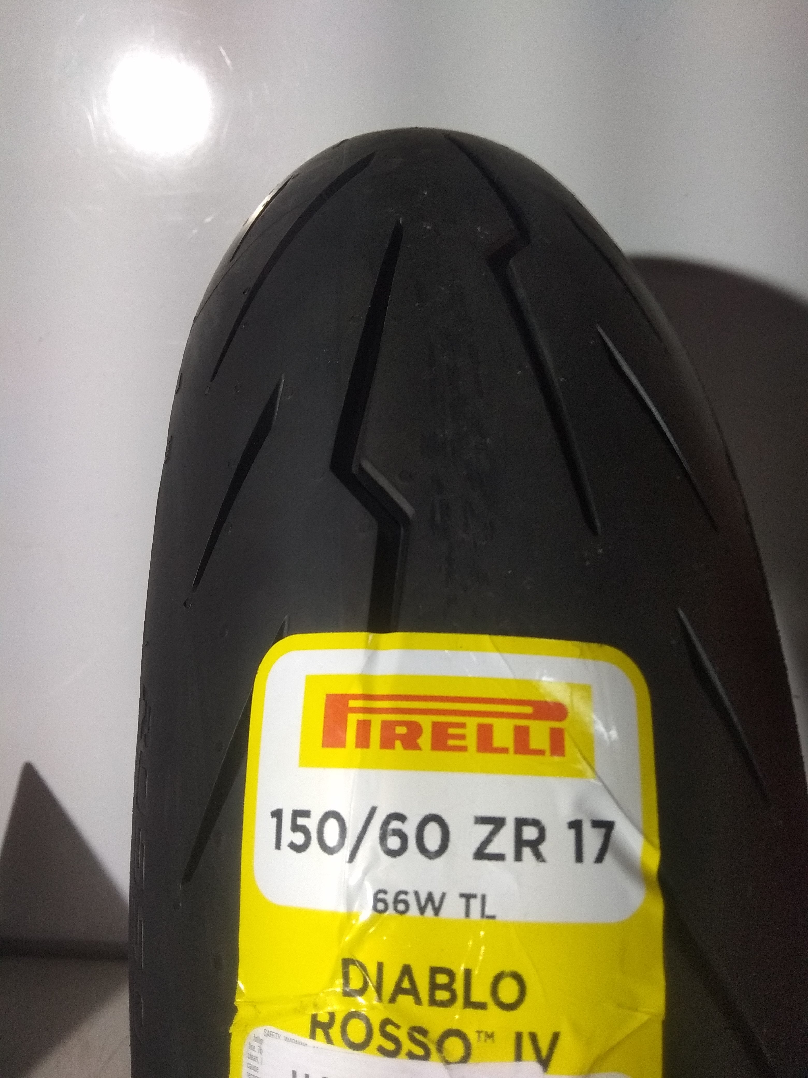 Llanta 150x60x17 Pirelli DIABLO ROSSO™ IV 4-R ZR/M/CTL 66W